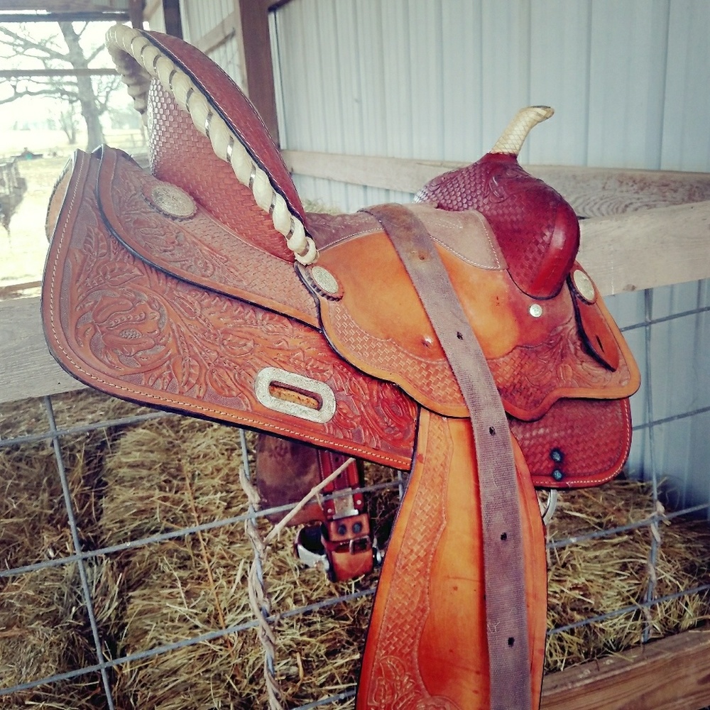 Silver royal elite barrel racing saddle